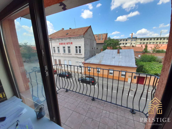 83410261 bbf1 43e0 ad47 aa91c2733624